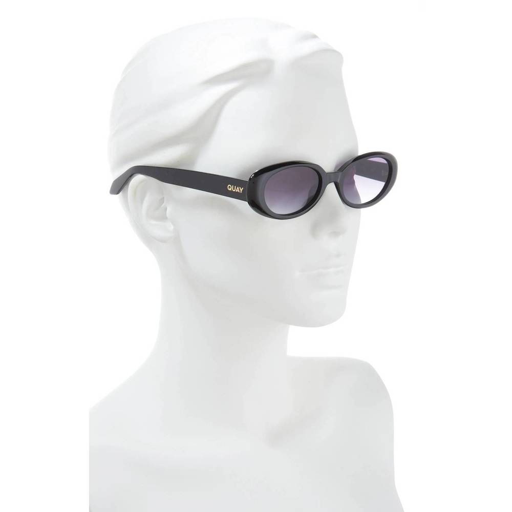 NEW QUAY women's felt cute 52mm gradient small oval sunglasses in black / smoke - Picture 3 of 3